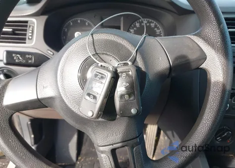 2014 Volkswagen Jetta S z USA, uszkodzony, nr VIN 3VW2K7AJ5EM221419